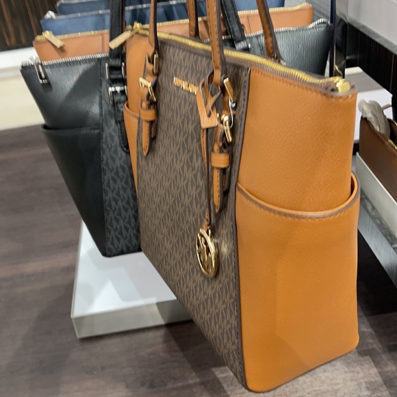 MICHAEL KORS CHARLOTTE LARGE TOP ZIP  Tote - Picture 6 of 12